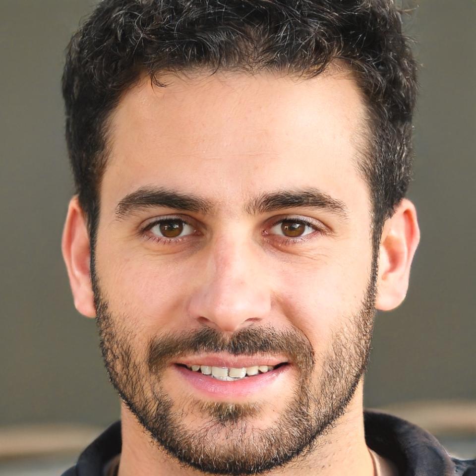 Retrato profesional de Damián Echeverría